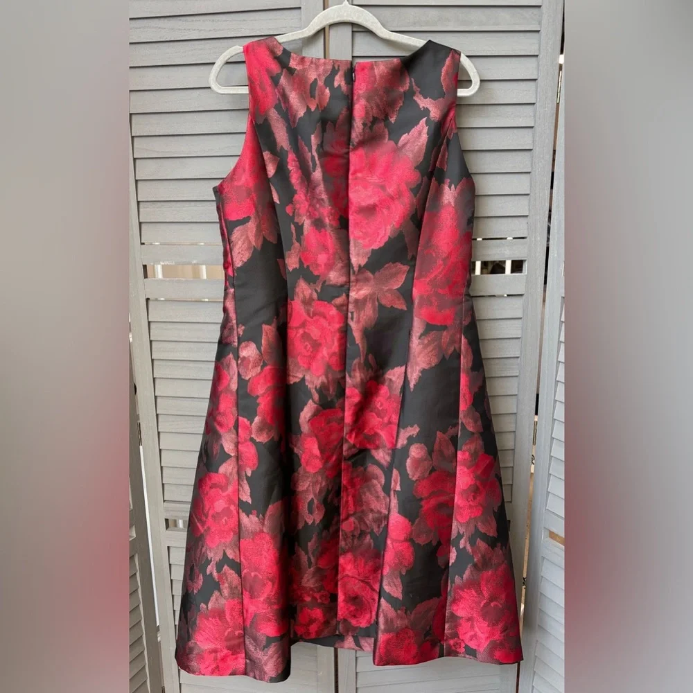 Tahari ASL Arthur S. Levine Black and Red Floral Pleated Dress Size 14 - Picture 5 of 6
